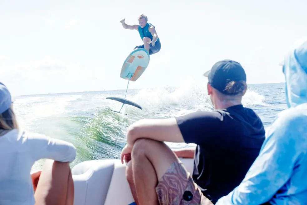 Liquid Force Horizon Foil Board | Launch Alloy 1200 Fuselock Foil Package 2026